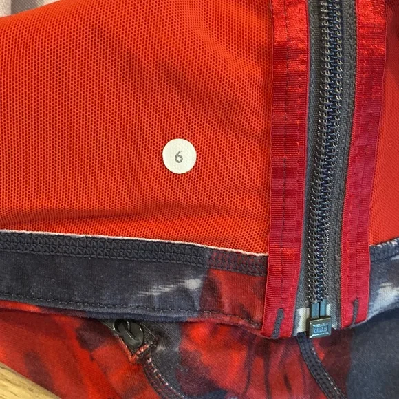 Lululemon rose full zip size 6 - Picture 3 of 6